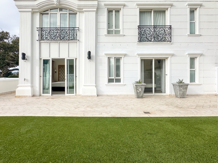 2 Bedroom Property for Sale in Sea Point Western Cape